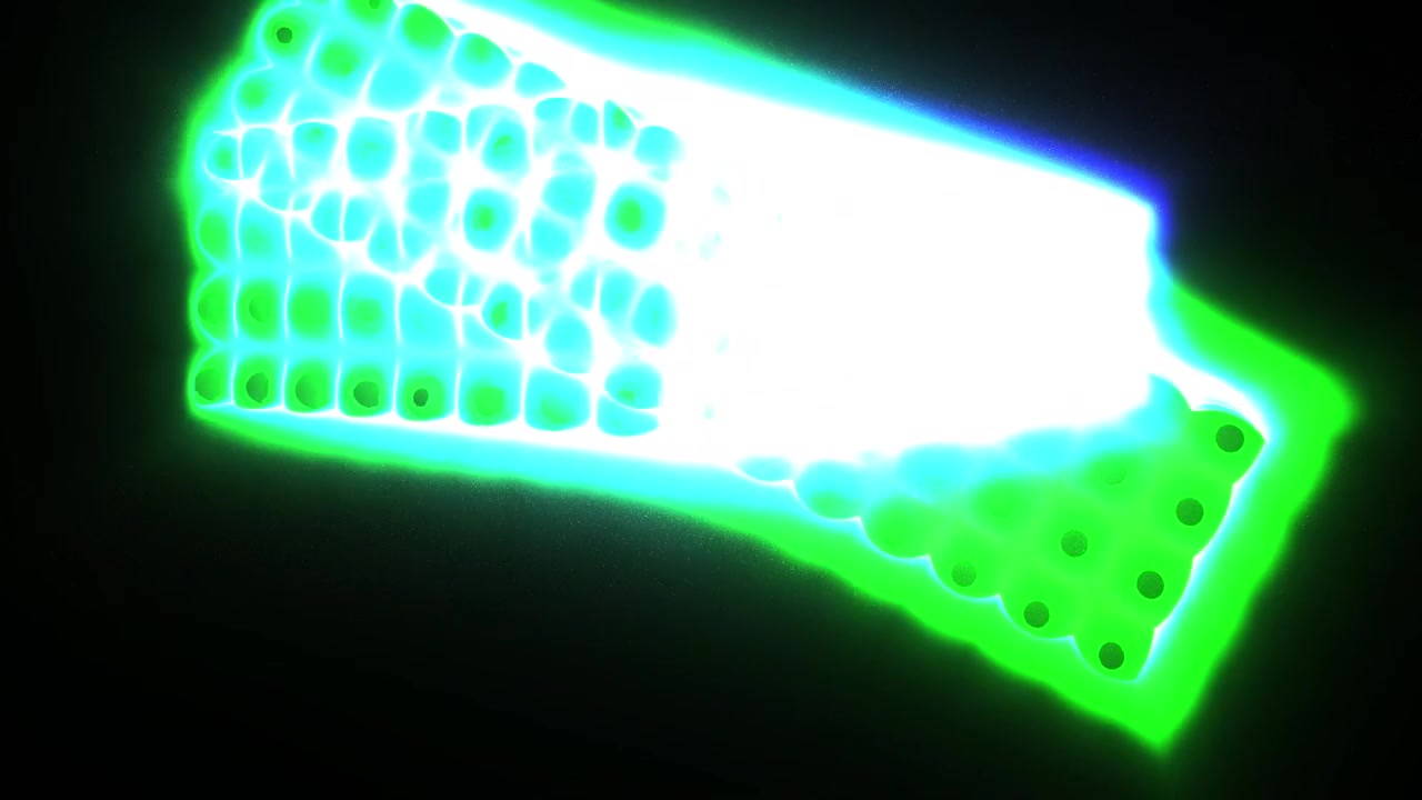 Abstraktní neonový mřížkový vzor měnící se a pulzující na černém pozadí