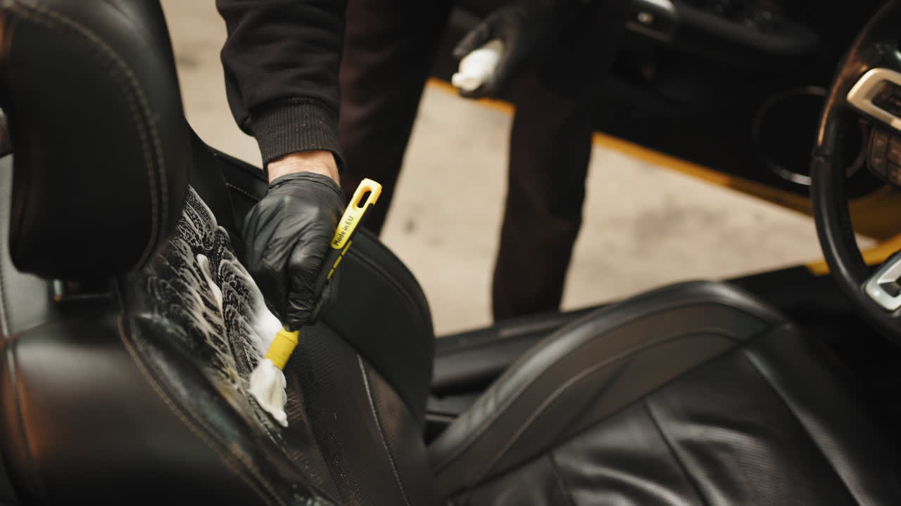 자동차 내부 청소