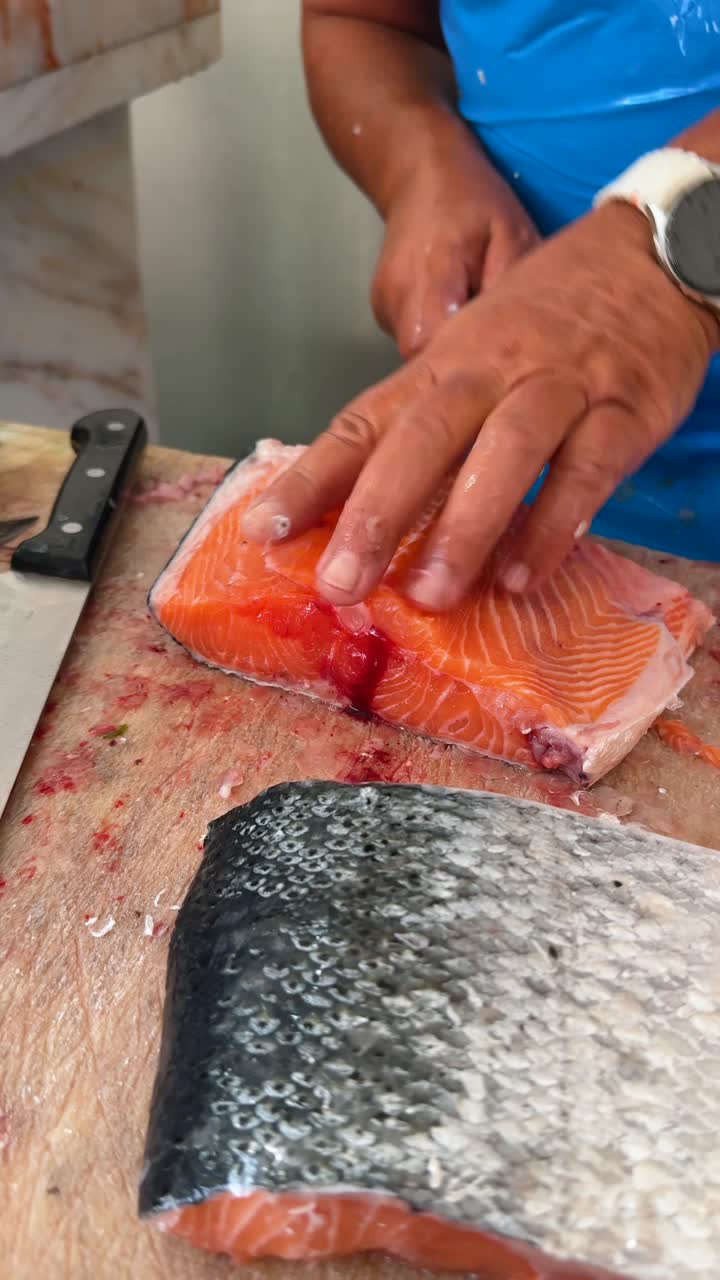 preparación de filetes de salmón fresco