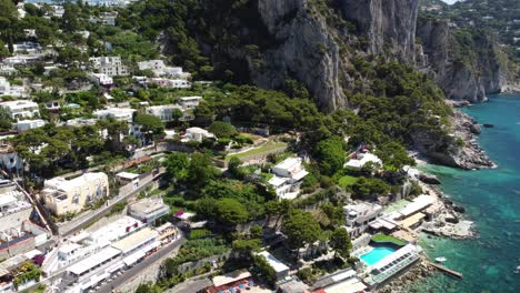 capri, italia -: hermosa costa en marina piccola beach, capri