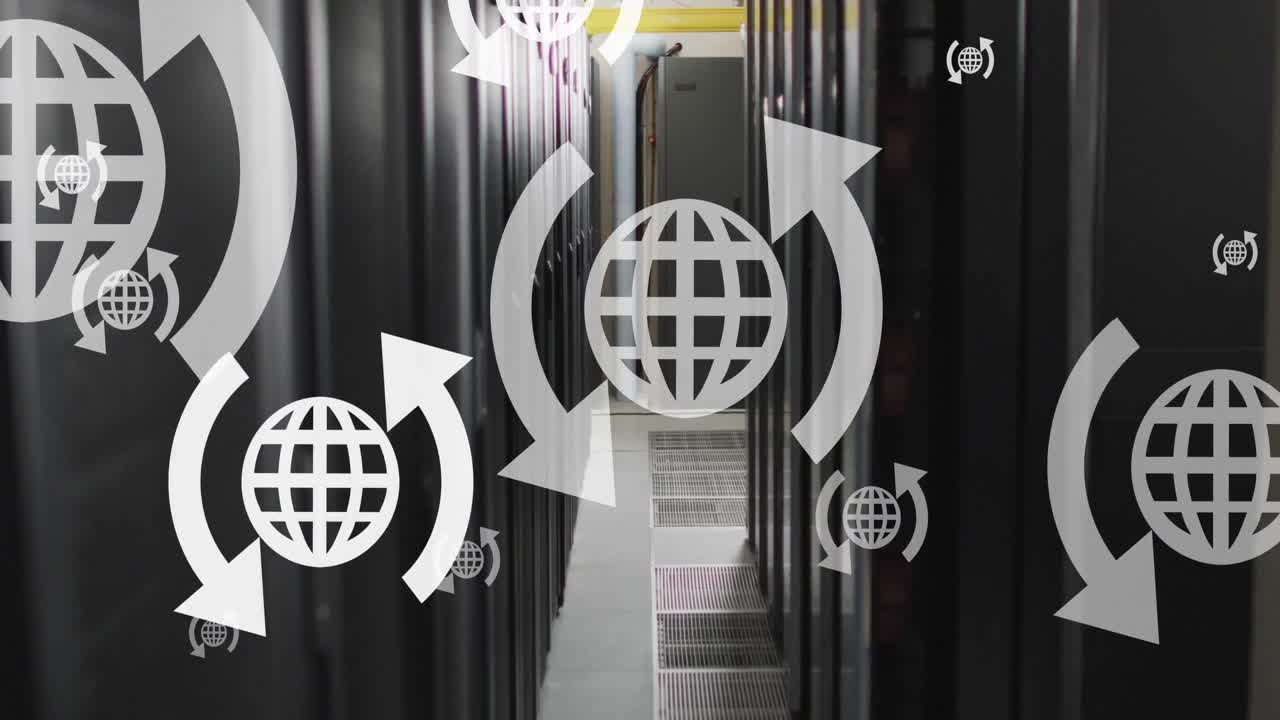 animación de múltiples iconos de globos web flotando contra la sala del servidor de la computadora