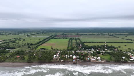 Toma-De-Drone-De-La-Playa-Y-Los-Campos-De-Veracruz.