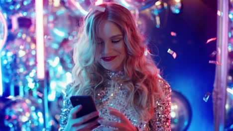 Cheerful-woman-laughing-at-party.-Female-person-getting-message-in-nightclub