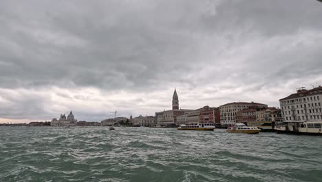 Agua,-Venecia-Y-Lo-Mas-Hermoso-Entran-A-Este-Maravilloso-Lugar