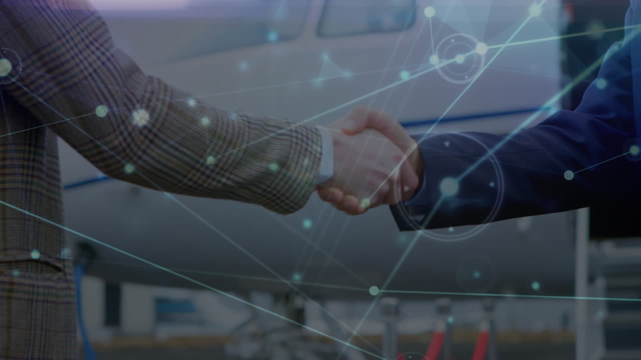 Animazione di una rete di connessioni su uomini d'affari caucasici che si stringono la mano in aeroporto