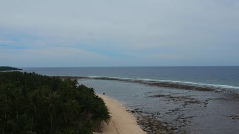 Luftaufnahmen-Von-Blue-Pacific-Beach-Auf-Der-Insel-Siargao