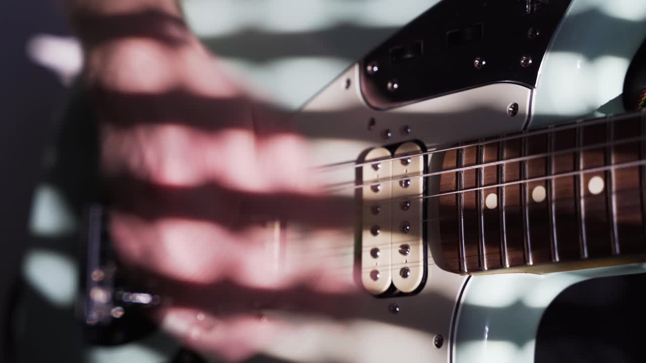 músico tocar fender guitarra eléctrica