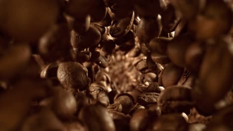 el primer plano de las semillas de café, los granos de café perfumados, el primer plano súper macro, filmado con una cámara súper lenta de 1000 fps.