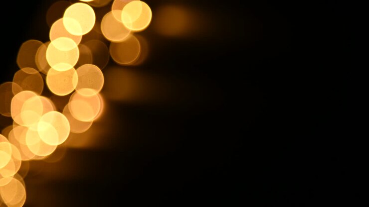 Luci dorate di Natale sullo sfondo bokeh