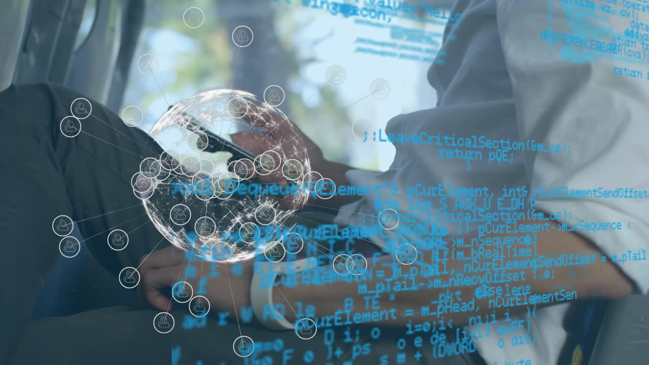 스마트폰을 사용하는 백인 남자의 손을 통해 지구의 애니메이션과 데이터 처리