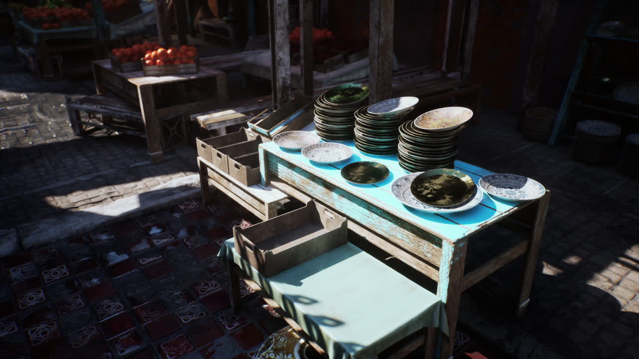 오래된 마을의 접시와 접시가 있는 시장 상점