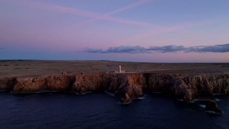 vuelo aéreo hacia el faro de punta nati