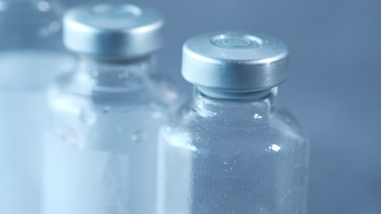 의료용 병의 클로즈업 (close-up of medical vials)