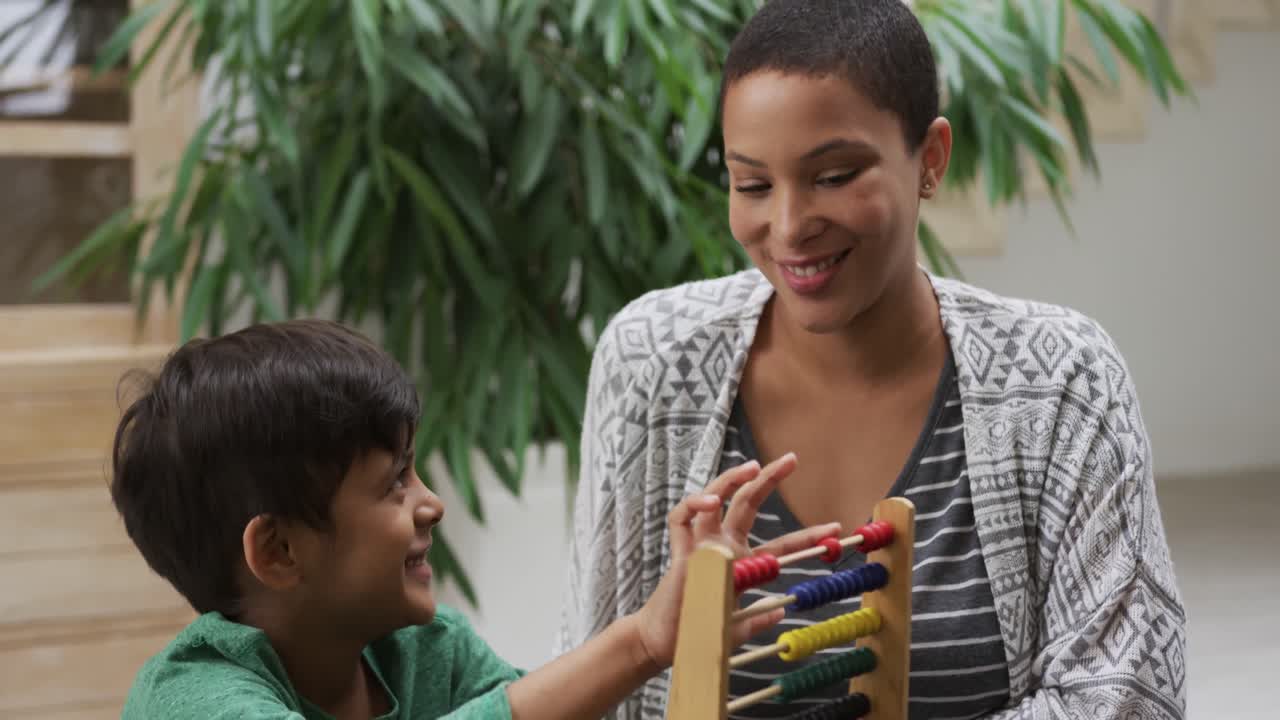 familia disfrutando del tiempo libre en casa