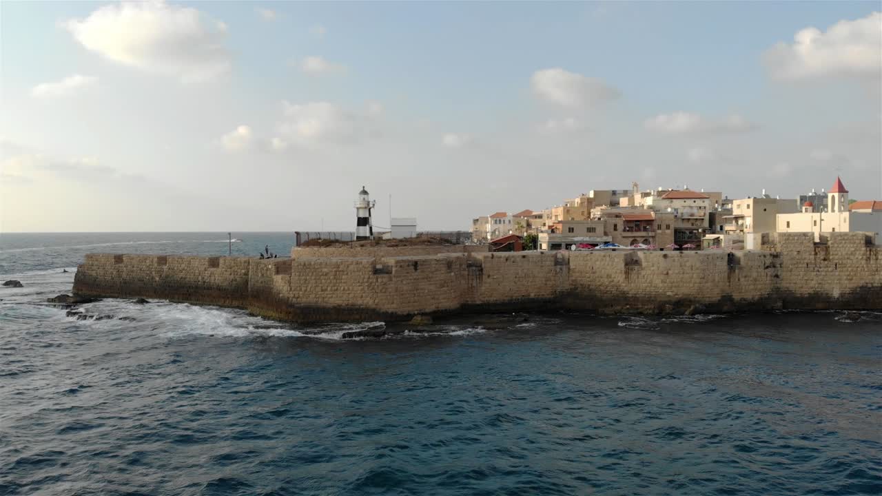 imágenes aéreas sobre la antigua ciudad de acre y el mar mediterráneo