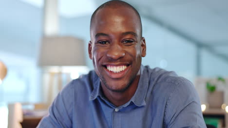 Business-black-man,-face-and-smile-in-office