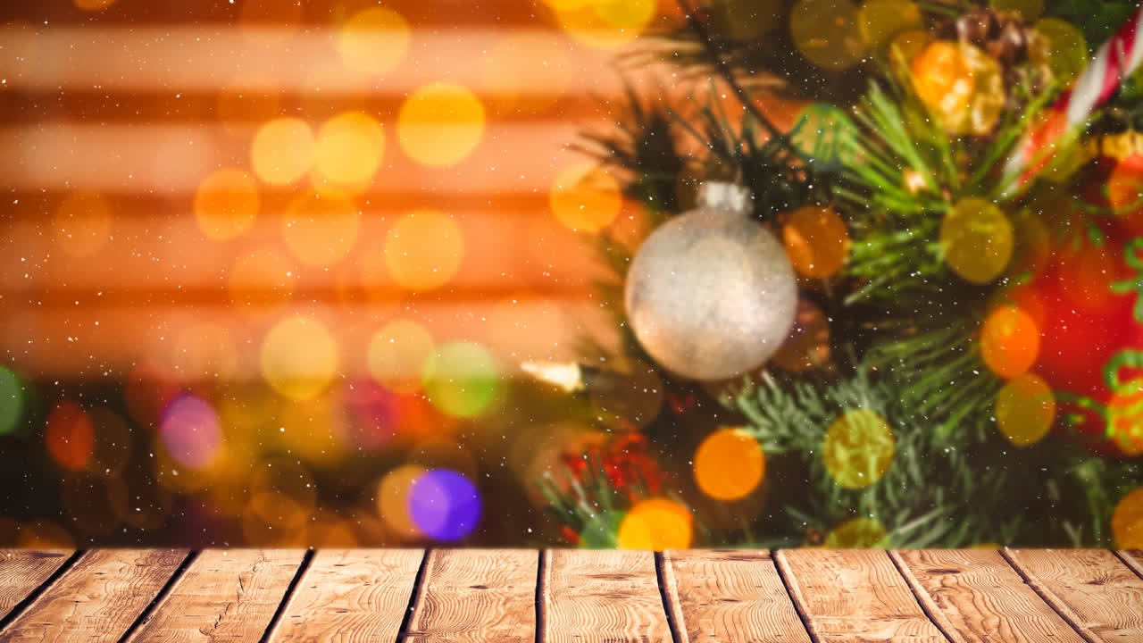 Fondo borroso de una sala de estar decorada para Navidad combinado con nieve cayendo