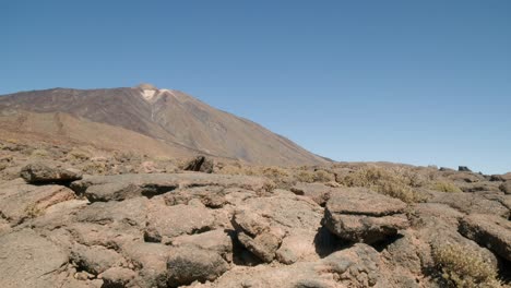 Pico-del-Teide-with-sharp-volcanic-rocks-in-the-foreground,-Los-Roques-de-Garcia,-Teide-National-Park-in-Tenerife,-Canary-Islands-in-spring