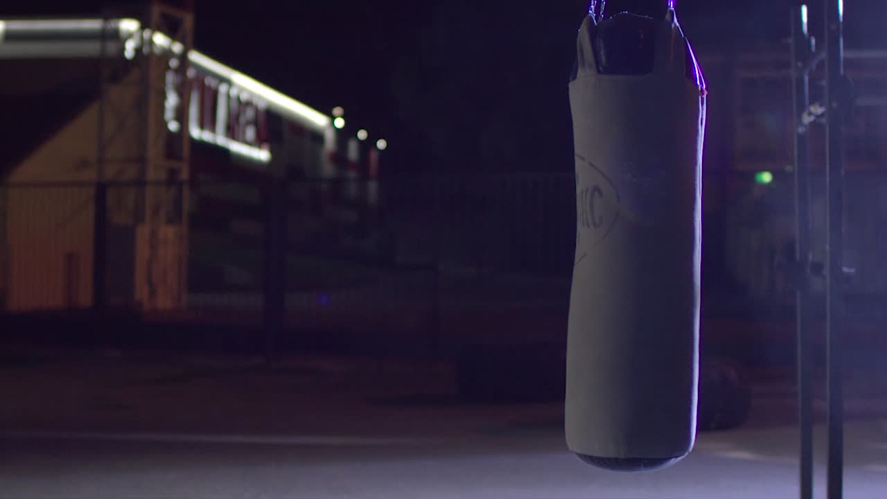 밤에 권투 가방