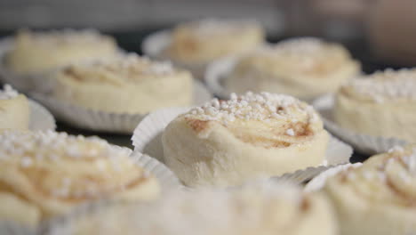 Static-close-up-of-cinnamon-buns-on-a-black-tray