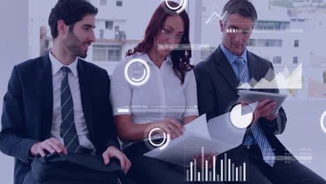 animación de las estadísticas y el procesamiento de datos sobre diversos empresarios en la oficina