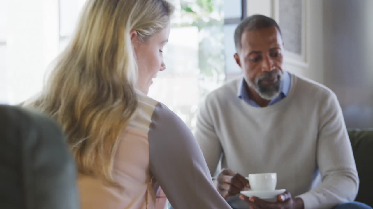 personas de negocios que trabajan en oficinas modernas
