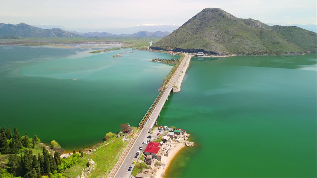 몬테네그로의 차량 고속도로 무인 항공기 보기