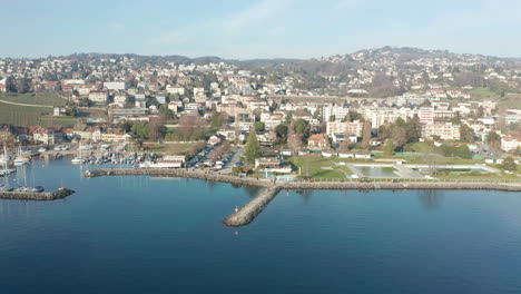 Antena-Del-Horizonte-De-La-Ciudad-Suiza-De-Pully-En-El-Lago-Ginebra