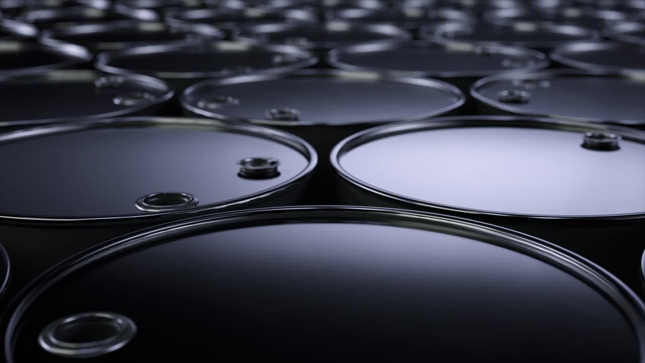 쌓인 석유 배럴의 근접 사진