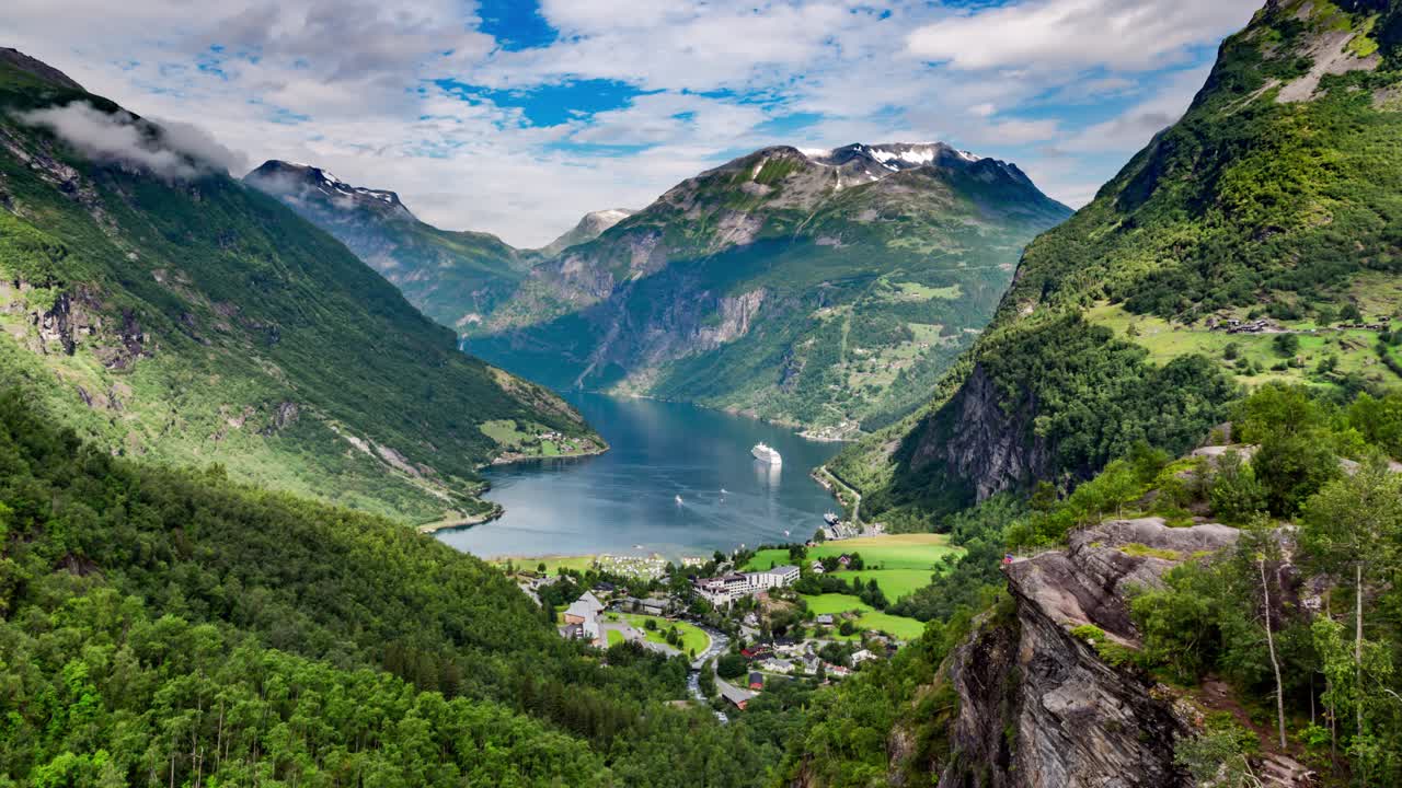 Timelapse, fiordo di Geiranger, Norvegia - 4K ULTRA HD, 4096x2304