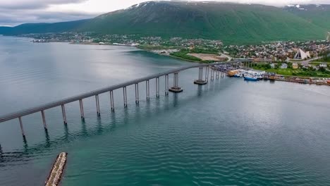 Puente-De-La-Ciudad-De-Tromso,-Imágenes-Aéreas-De-Noruega.