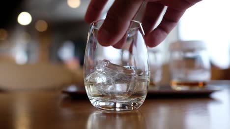 Whisky-tasting-at-the-whiskey-factory-in-Japan