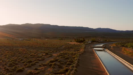 Amanecer-En-Un-Canal-De-Sierra-Nevada