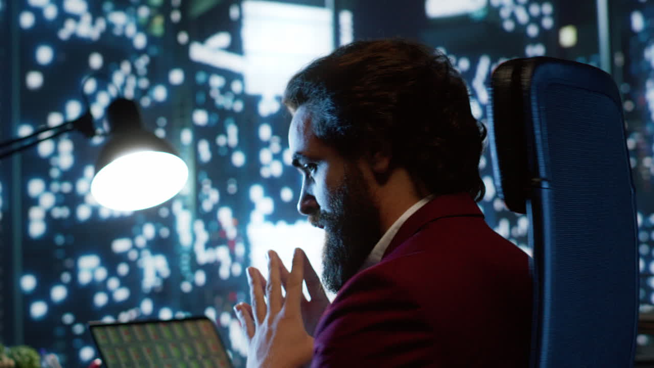 un rico y poderoso banquero con una vasta red corporativa