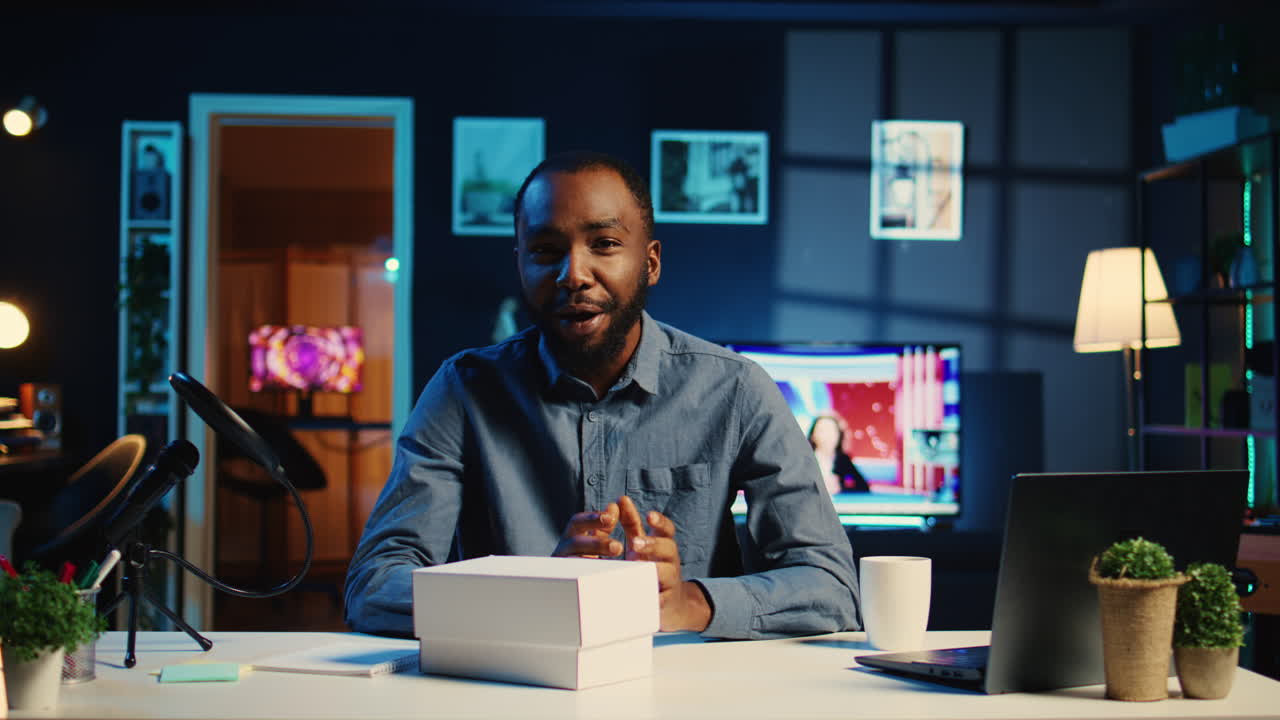 Influencer unpacks phone for viewers