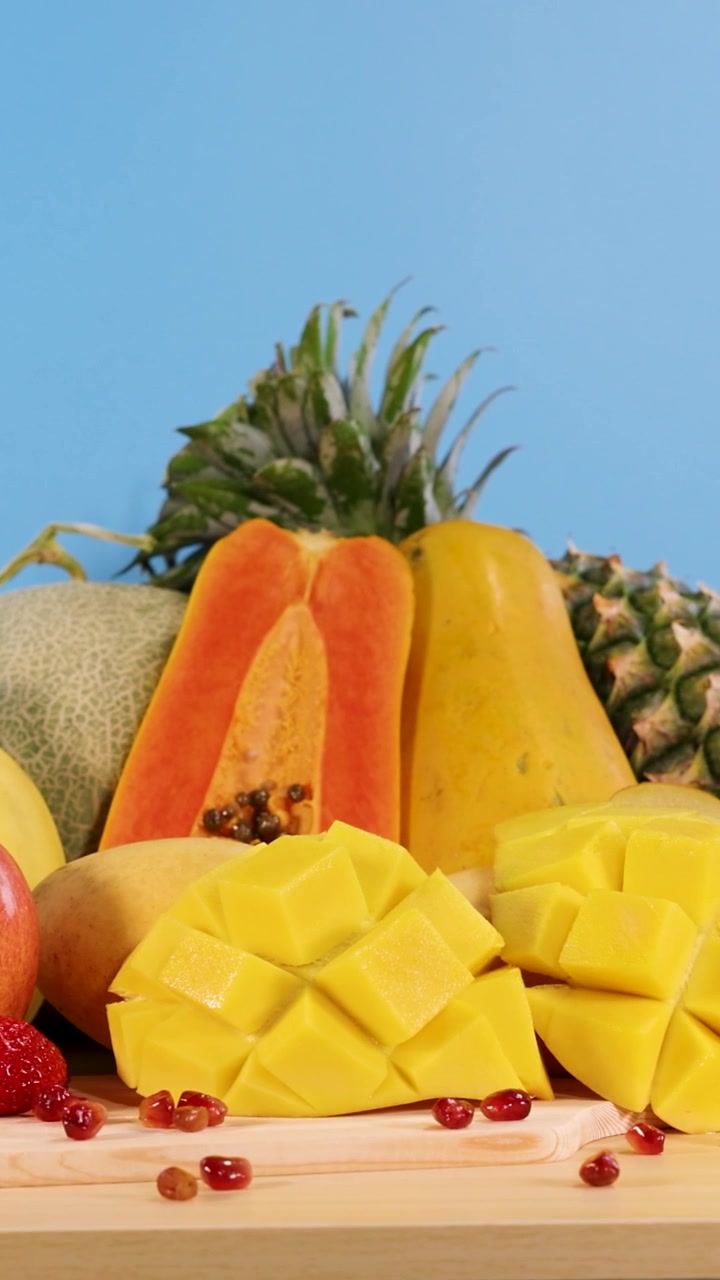 Un vivace assortimento di vari frutti freschi