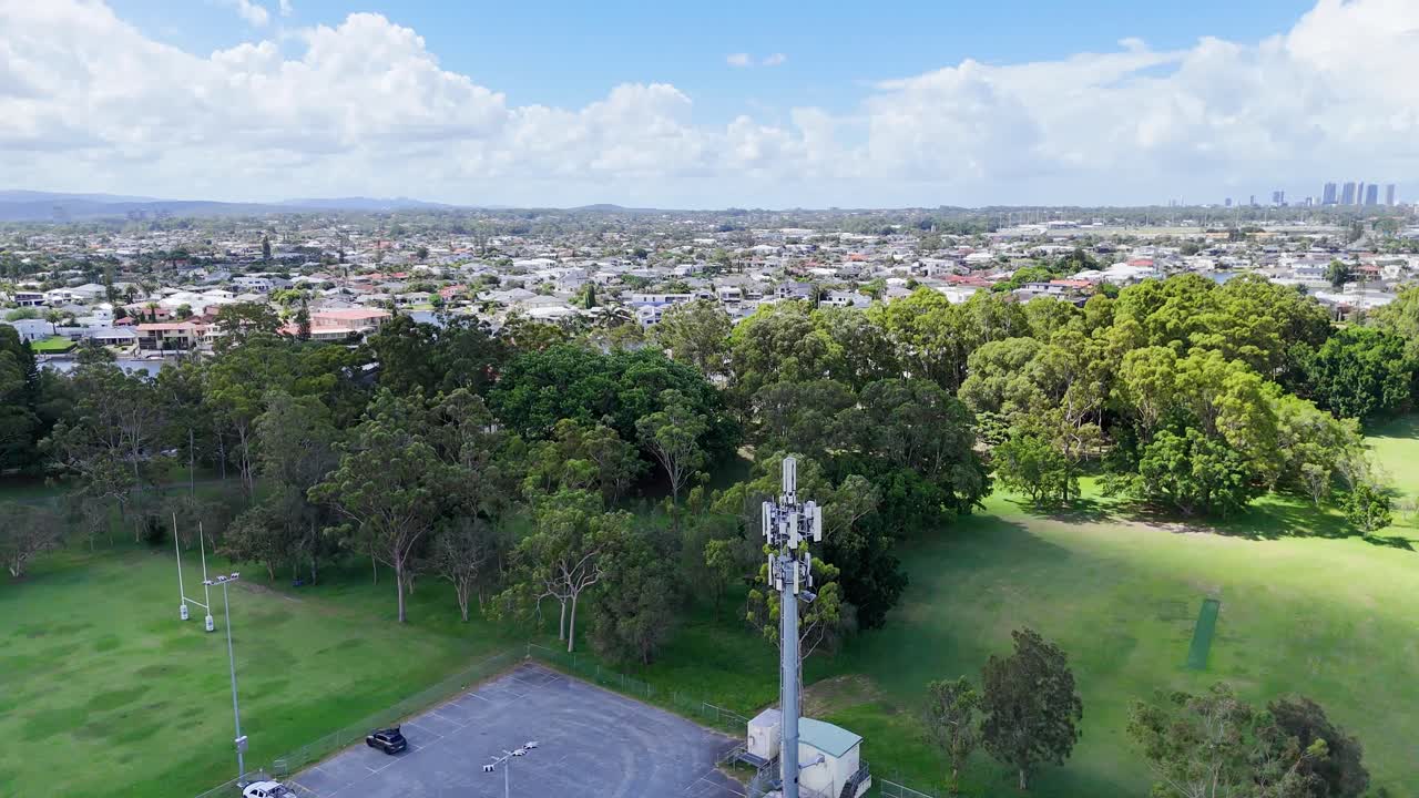 셀 타워와 주변의 드론 영상