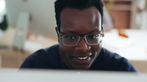 Man,-computer-and-smile-for-reading-online-article