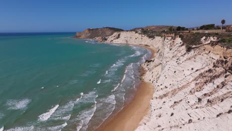 Escalera-De-Los-Turcos-Realmonte,-Sicilia,-Italia---Vista-Aérea-De-Establecimiento-Cinematográfico