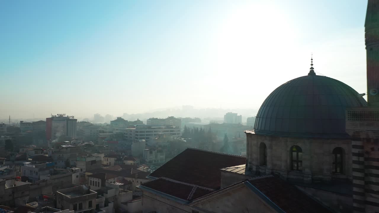 vista aérea de la mezquita kurtulus en gaziantep. imágenes en 4k en turquía