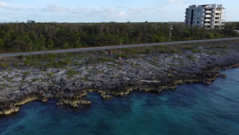 Cozumel-Mexiko-Insel-Kreta-Ozean-Meer-Hotel-Paradies-Resort-Schön-Entspannen-Ruhig-Traum-Ufer-Küstenlinie-Felsen-Wellen-Wellen-Blaues-Wasser