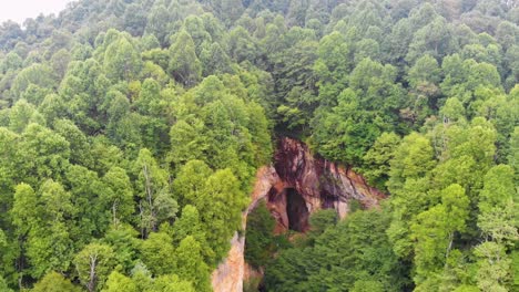 4K-Drohnenvideo-Der-Burnett-Filiale-Im-Smaragddorf-In-Der-Nähe-Der-Kleinen-Schweiz,-NC-Am-Sommertag-2