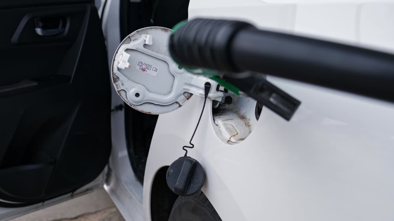 가스 스테이션 무연 연료 프 노즐 권총은 자동차 크 채우기 크에 입됩니다.