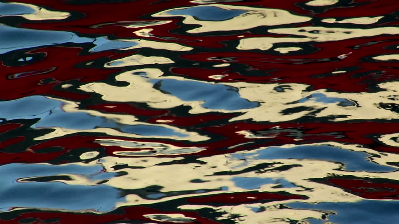 patrones rojos y azules forman una superficie líquida inusual