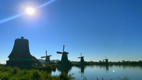 Sun-shines-above-the-historical-windmills-in-Zaanse-Schans,-Netherlands