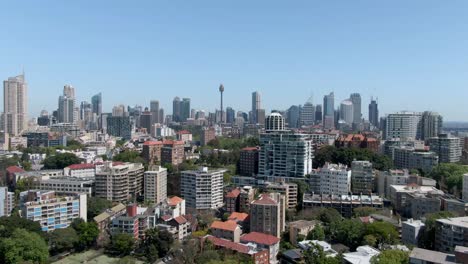 Ojo-De-La-Torre-De-Sydney-Con-Rascacielos-Y-Arquitecturas-De-Gran-Altura-En-La-Ciudad-De-Sydney,-Nsw,-Australia