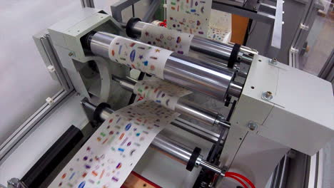 print and cut feature synchronized machine producing stickers