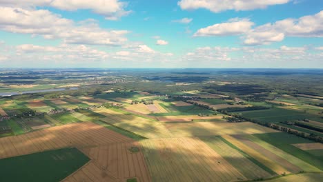 Luftaufnahme-Eines-Landwirtschaftlichen-Feldes