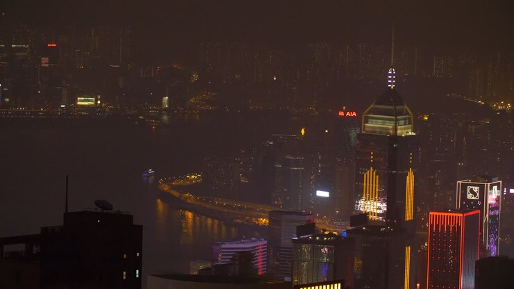 beleuchtete skyline von hongkong bei nacht