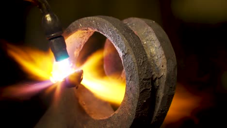 Blacksmith-Metal-Forging-In-120fps-Slow-Motion